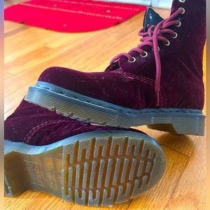 WOMEN'S 1460 PASCAL VELVET Dr. Martens
